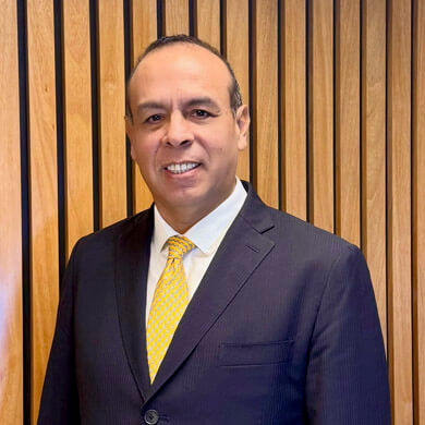 https://estudiozevallos.com/wp-content/uploads/2025/11/LeoZev.jpg